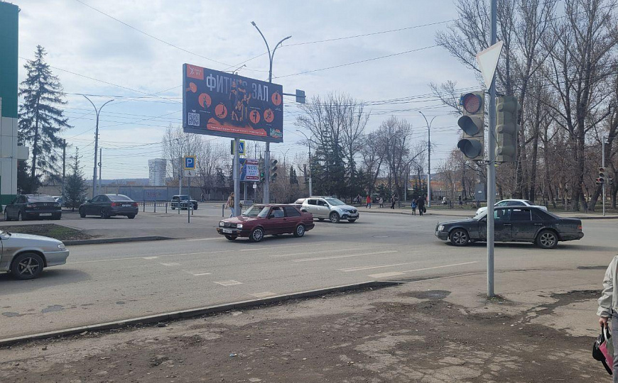 Торговая площадь в районе Авиатора. фото