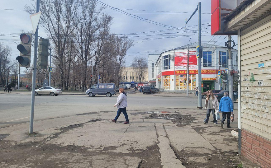Торговая площадь в районе Авиатора. фото