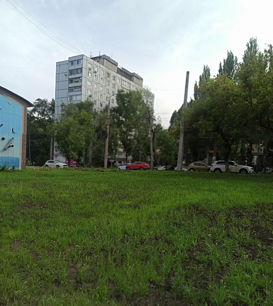 Сдам помещение на первой линии с отдельным входом. фото