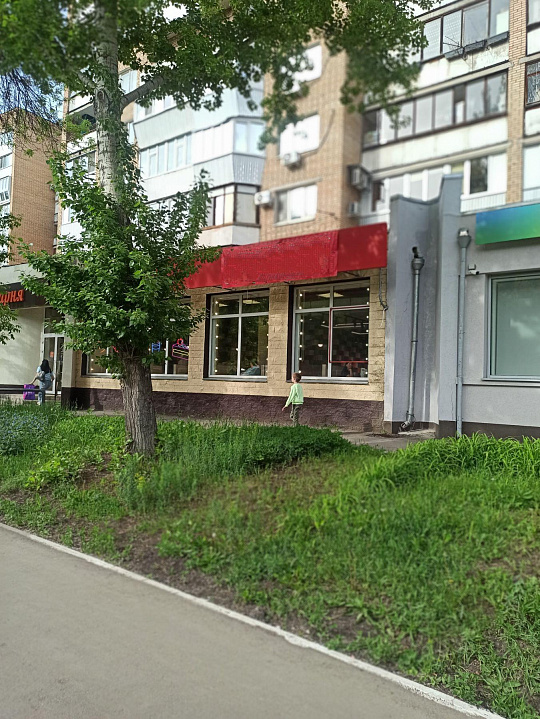 Сдам помещение на первой линии с отдельным входом. фото