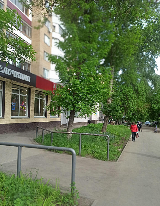 Сдам помещение на первой линии с отдельным входом. фото