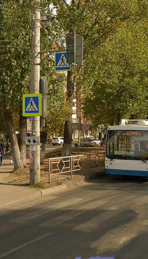 Сдам помещение на первой линии с отдельным входом. фото