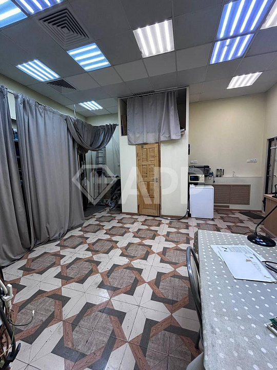 Продаю помещение свободного назначения фото