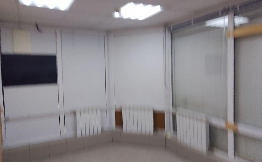 Сдаётся помещение в 20м от остановки общественного транспорта "4-е домоуправление" на красной линии  фото