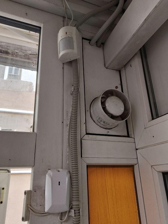 Сдаётся помещение в 20м от остановки общественного транспорта "4-е домоуправление" на красной линии  фото