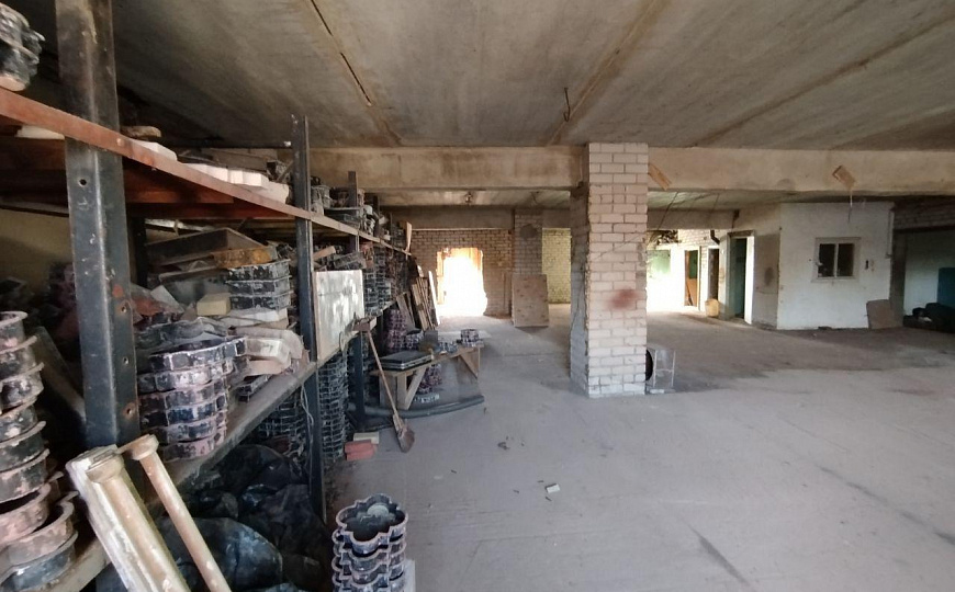 Производственная база с арендаторами 3838 м² фото