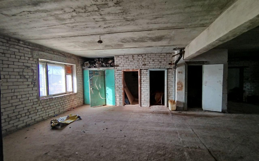 Производственная база с арендаторами 3838 м² фото