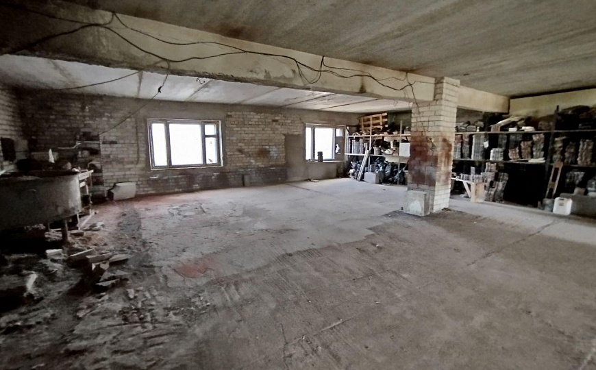 Производственная база с арендаторами 3838 м² фото