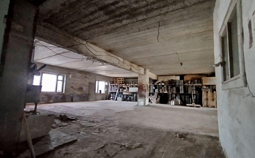 Производственная база с арендаторами 3838 м² фото