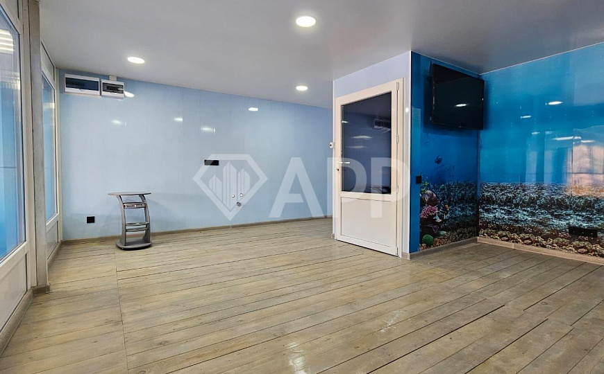 Сдаю торговое помещение 90м2 фото