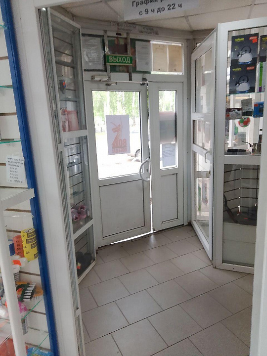 Сдаётся помещение свободного назначения на красной линии в шаговой доступности от остановки обществе фото