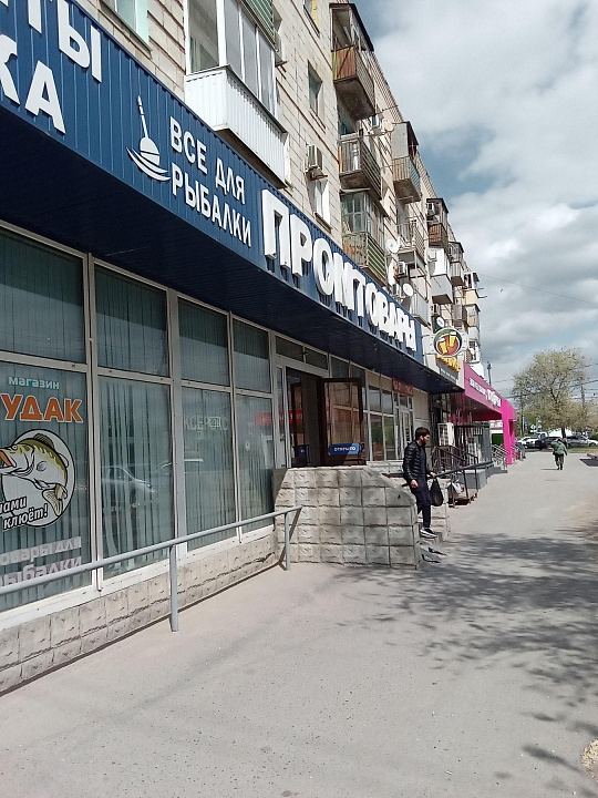 Помещение в проходном месте 200 м² фото