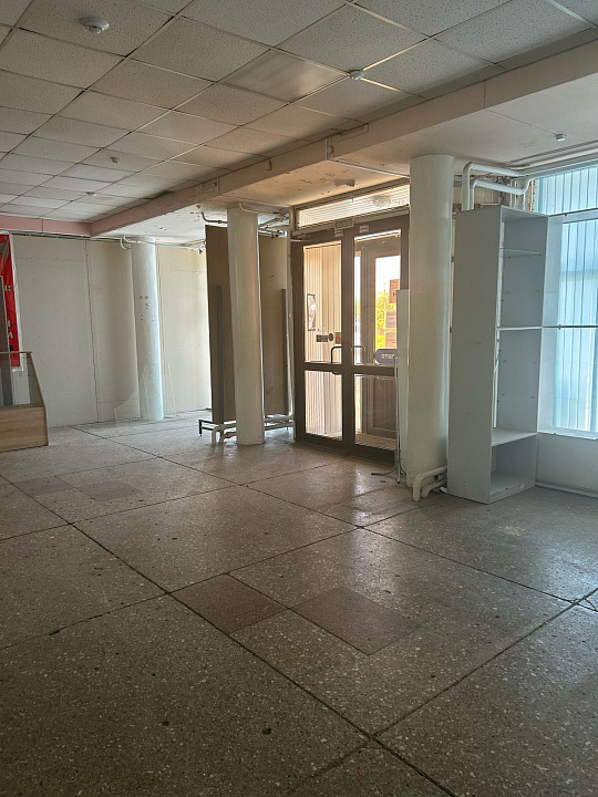 Помещение в проходном месте 200 м² фото