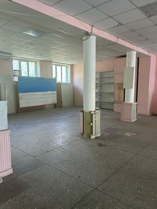 Помещение в проходном месте 200 м² фото