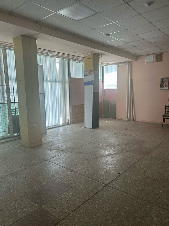 Помещение в проходном месте 200 м² фото