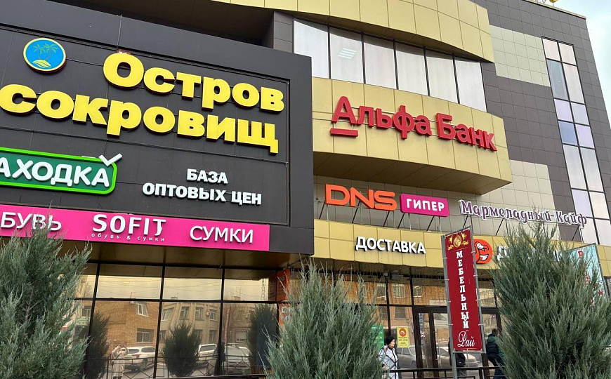 Аренда в ТЦ Новая Легенда   156 и 43 кв м в Чапаевске  фото