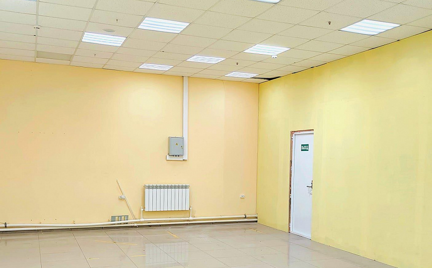 Аренда в ТЦ Новая Легенда   156 и 43 кв м в Чапаевске  фото