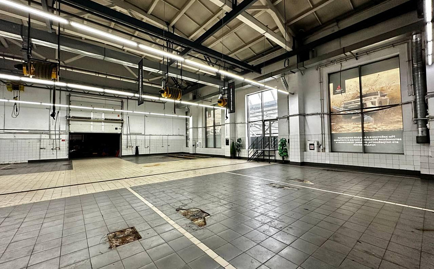 Продажа автосалона 2700 м2 на первой линии ул.Мирной фото