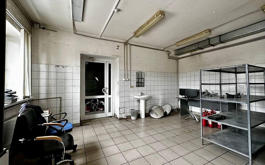 Продажа автосалона 2700 м2 на первой линии ул.Мирной фото