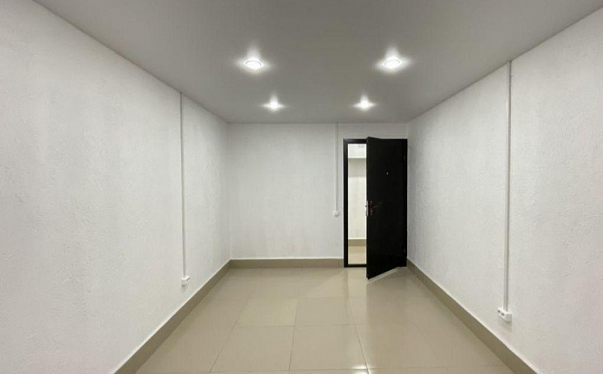 Продам помещение 16,6м² на первой линии, евроремонт. фото
