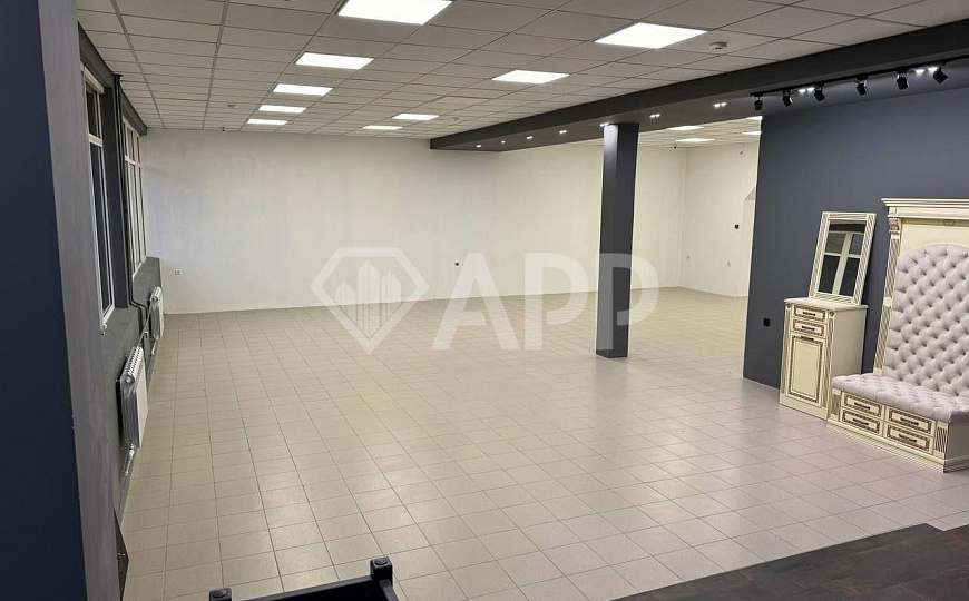 Сдаю торговое помещение 150 м2 фото