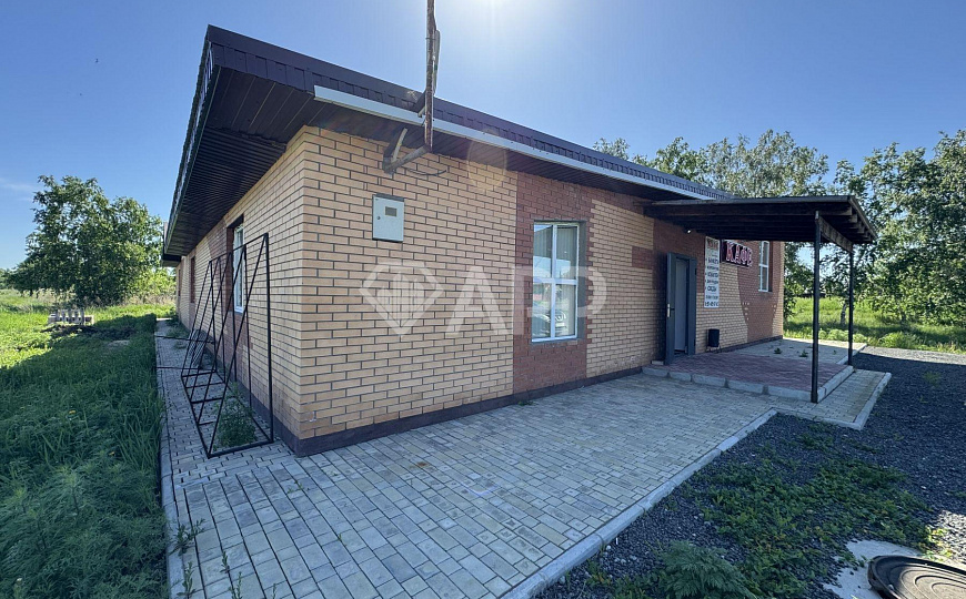 Отдельно стоящее кирпичное здание, 200 м² фото