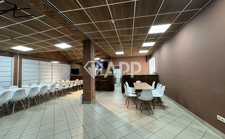 Отдельно стоящее кирпичное здание, 200 м² фото