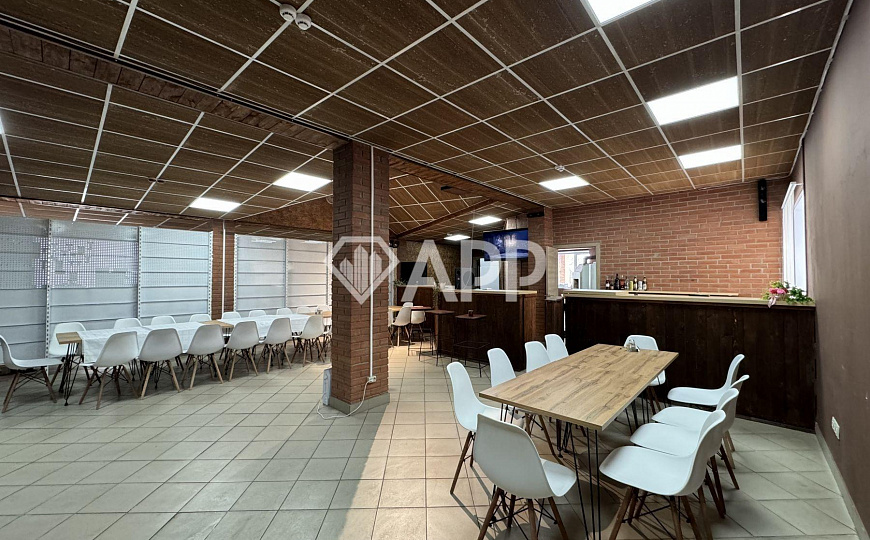 Отдельно стоящее кирпичное здание, 200 м² фото