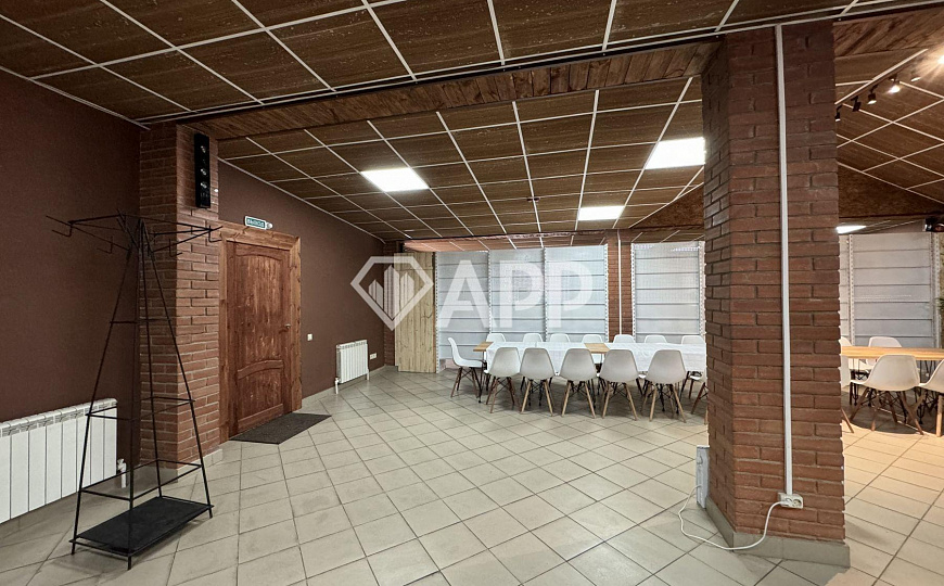 Отдельно стоящее кирпичное здание, 200 м² фото