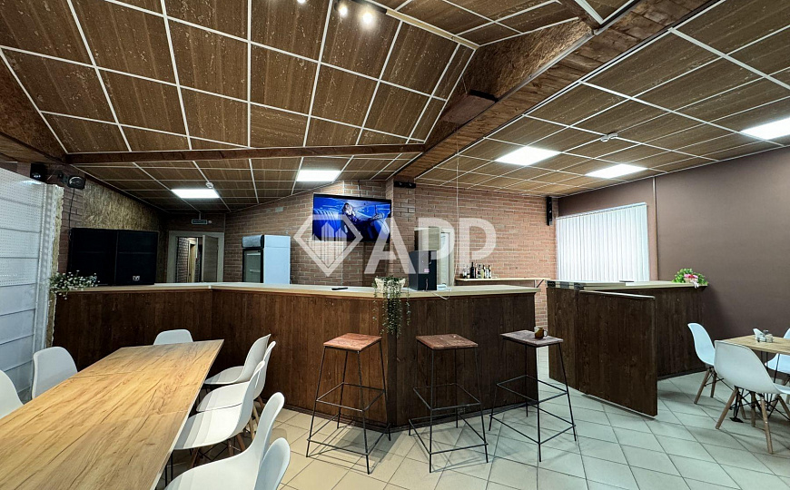 Отдельно стоящее кирпичное здание, 200 м² фото