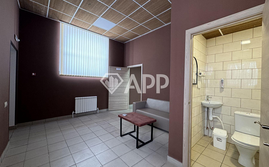Отдельно стоящее кирпичное здание, 200 м² фото