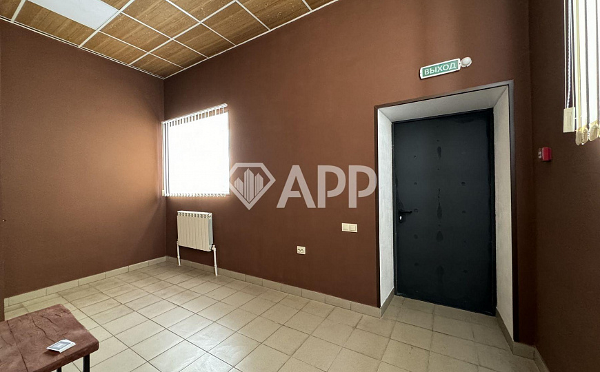 Отдельно стоящее кирпичное здание, 200 м² фото