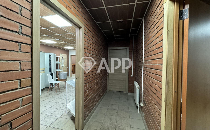 Отдельно стоящее кирпичное здание, 200 м² фото