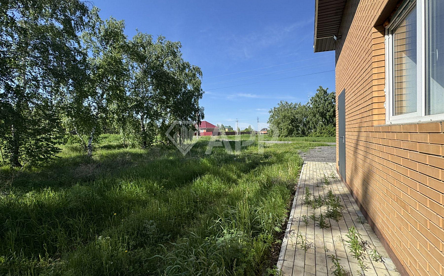 Отдельно стоящее кирпичное здание, 200 м² фото