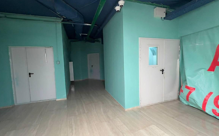 Сдам помещения в ТЦ 2000м² фото