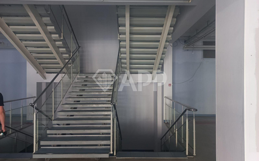 Сдаю  помещение свободного назначения , 1500 м² фото