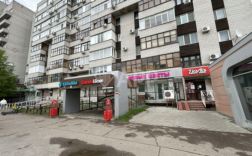 Сдаю 77 м² на первой линии. Высокий трафик! фото