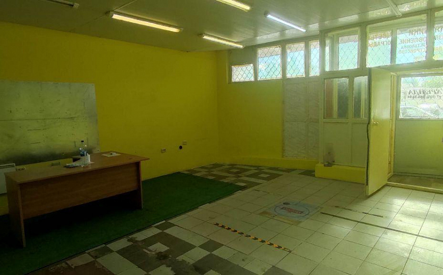 Сдам торговое помещение на высоком трафике фото