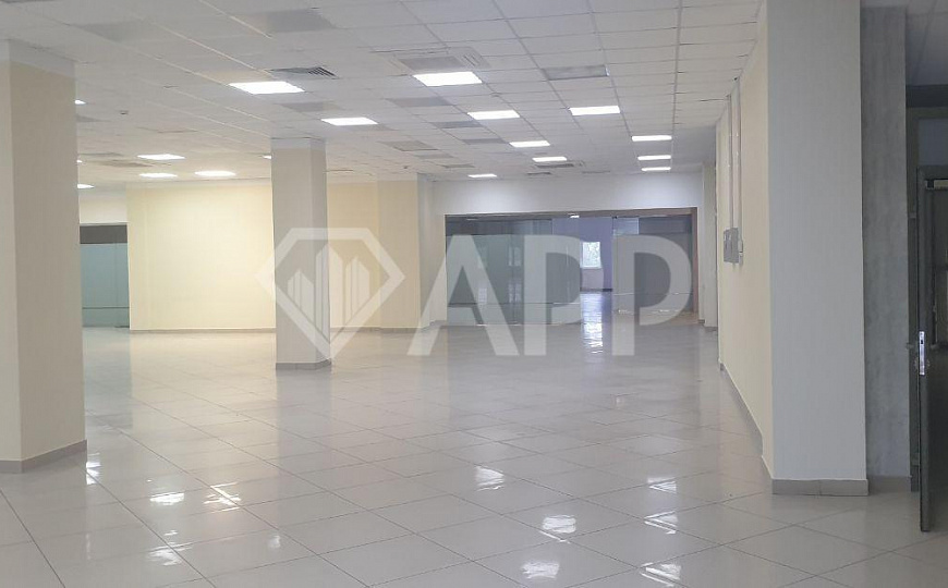 Офис/Фитнес центр/Банк от 500 до 2600 м2 фото