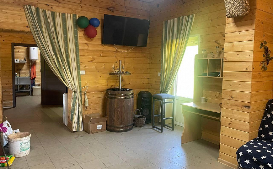 Продам два объекта общей площадью 271м² и земельным участком 30 соток в живописном месте фото