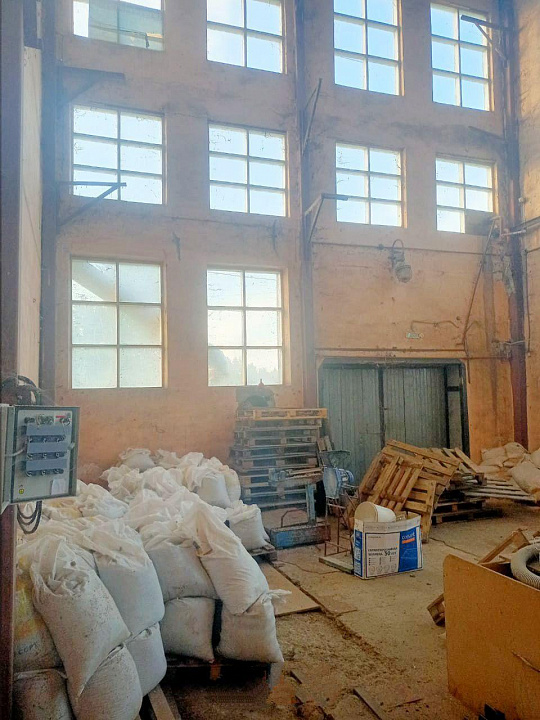 Складское помещение 895м² на земле 1Га. фото
