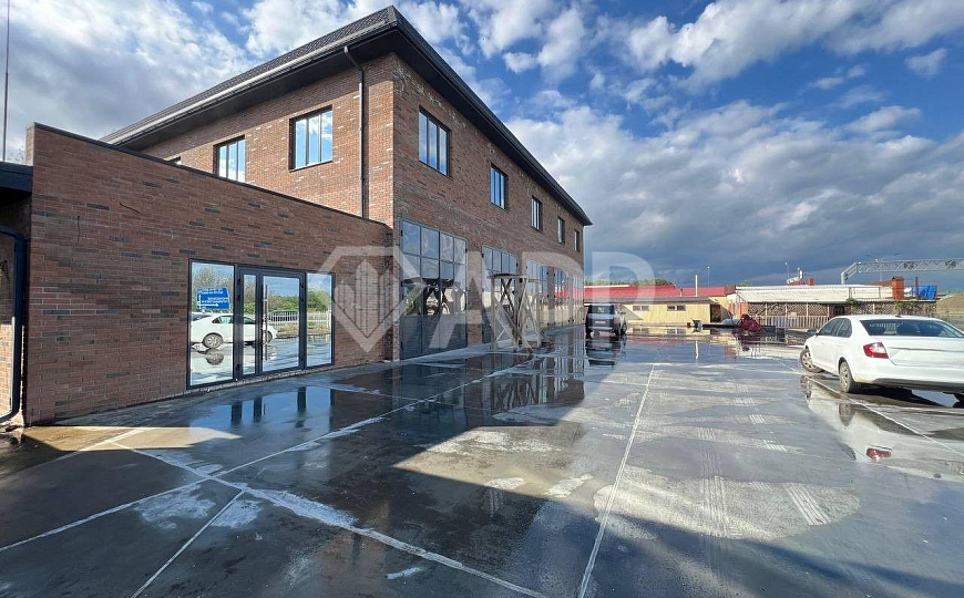 Сдаю отдельно стоящее здание под грузовое СТО, 500 м² фото