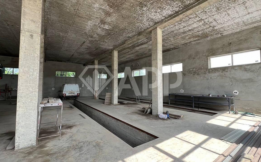 Сдаю отдельно стоящее здание под грузовое СТО, 500 м² фото