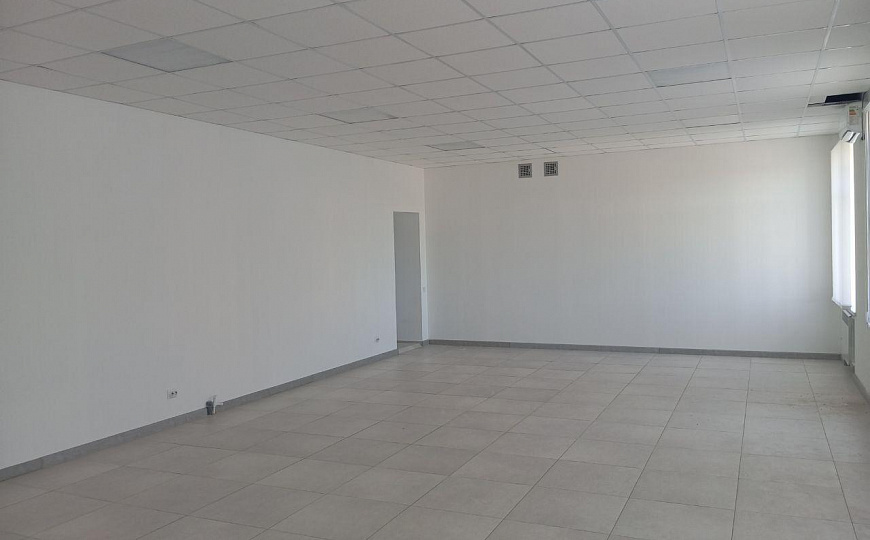 Площади от 60 до 400 м² в бизнес-центре фото