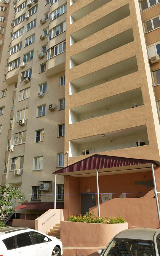 Продаю помещение свободного назначения с отдельным входом на первой линии. фото