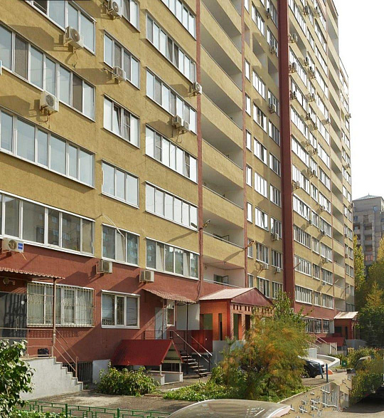 Продаю помещение свободного назначения с отдельным входом на первой линии. фото