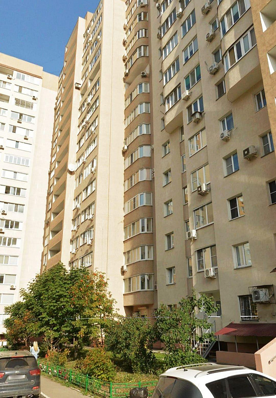Продаю помещение свободного назначения с отдельным входом на первой линии. фото