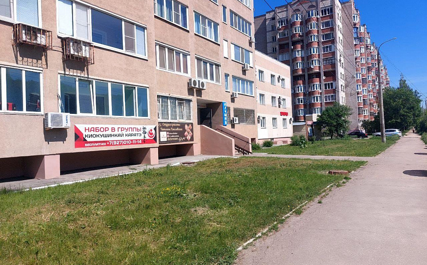 Продаю помещение свободного назначения с отдельным входом на первой линии. фото