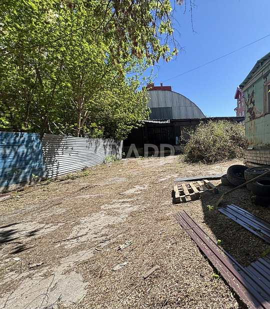 Склад с пандусом в центре городе и земельным участком, 400 м² фото