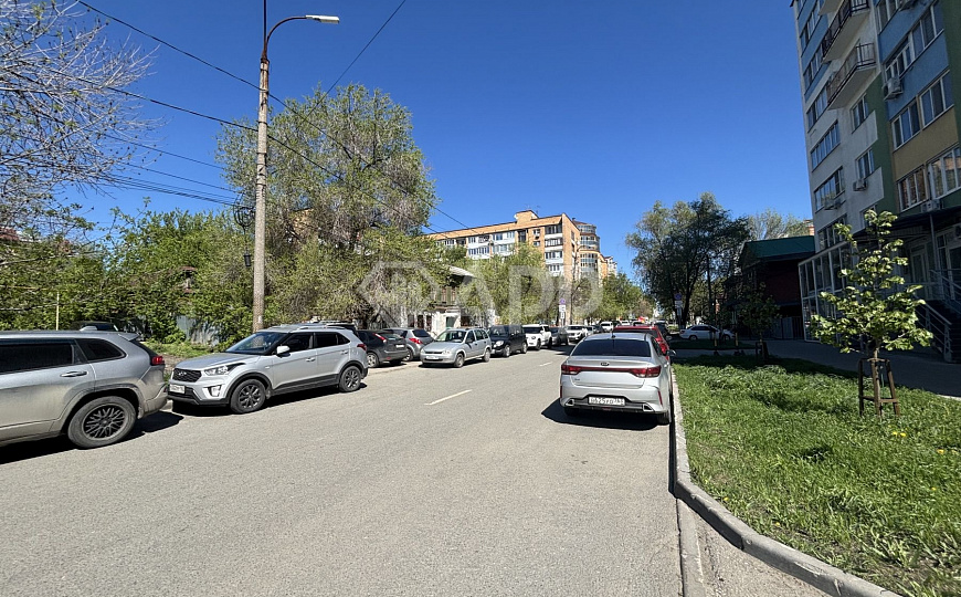 Склад с пандусом в центре городе и земельным участком, 400 м² фото